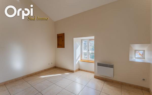 Maison à louer    3 pièces •  Issamoulenc