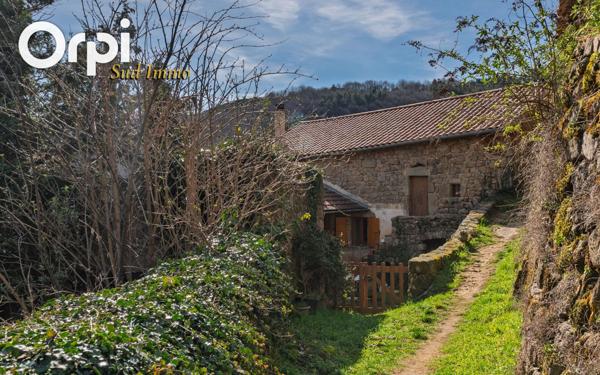 Maison à louer    3 pièces •  Issamoulenc