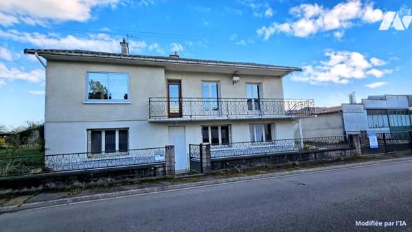 A vendre à VALENCE-EN-POITOU, COUHE,  Un pavillon sur sous-sol, de 166 au sein d'un terrain de 797m²