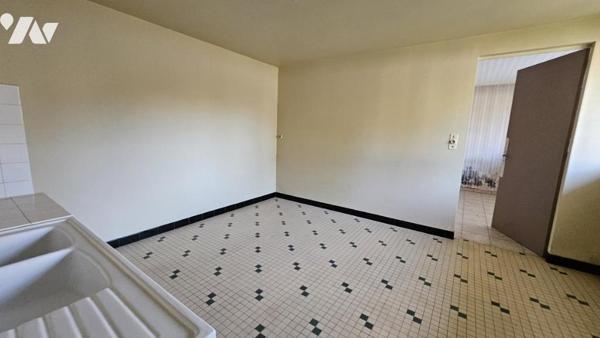 A vendre à VALENCE-EN-POITOU, COUHE,  Un pavillon sur sous-sol, de 166 au sein d'un terrain de 797m²