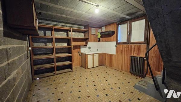 A vendre à VALENCE-EN-POITOU, COUHE,  Un pavillon sur sous-sol, de 166 au sein d'un terrain de 797m²