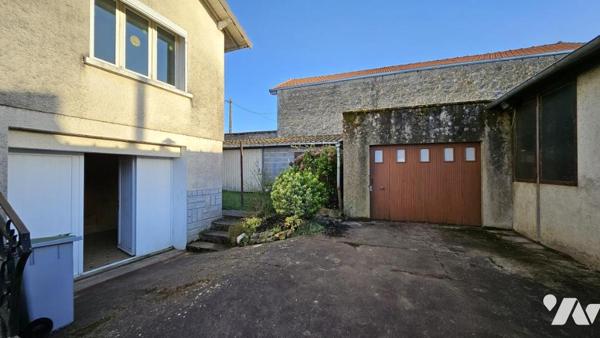 A vendre à VALENCE-EN-POITOU, COUHE,  Un pavillon sur sous-sol, de 166 au sein d'un terrain de 797m²
