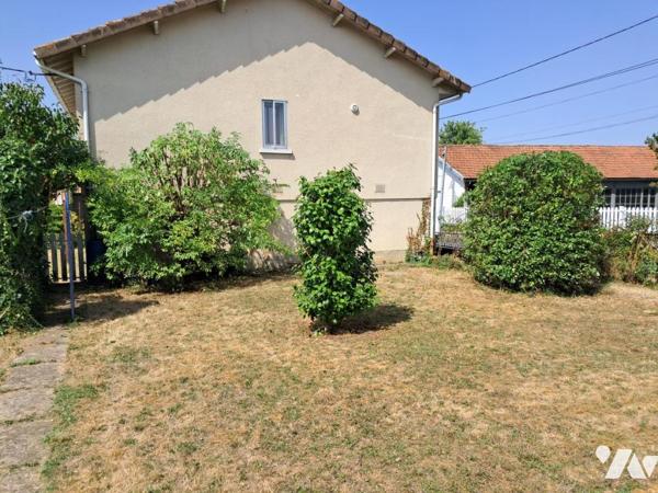 A vendre à VALENCE-EN-POITOU, COUHE,  Un pavillon sur sous-sol, de 166 au sein d'un terrain de 797m²