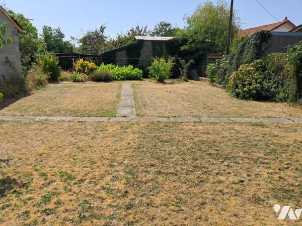 A vendre à VALENCE-EN-POITOU, COUHE,  Un pavillon sur sous-sol, de 166 au sein d'un terrain de 797m²