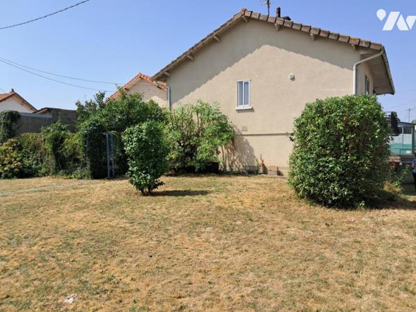 A vendre à VALENCE-EN-POITOU, COUHE,  Un pavillon sur sous-sol, de 166 au sein d'un terrain de 797m²