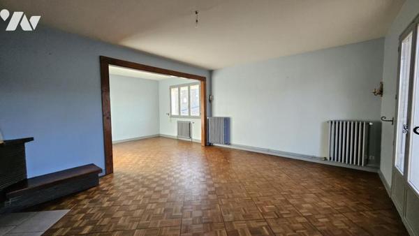 A vendre à VALENCE-EN-POITOU, COUHE,  Un pavillon sur sous-sol, de 166 au sein d'un terrain de 797m²