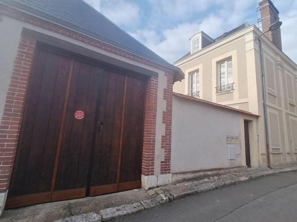 Immeuble de rapport à vendre à Châteaudun dans l'Eure-et-Loir (28200), ref : RCS/654