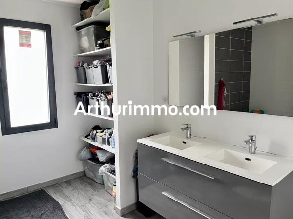 Vente                                                      Maison
                        
                     5 pièces                      121 m2                     à Nueil-les-Aubiers