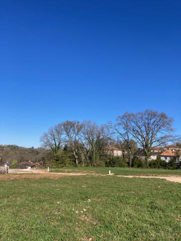 SAINT-BENOIT, terrain à bâtir de 593m²