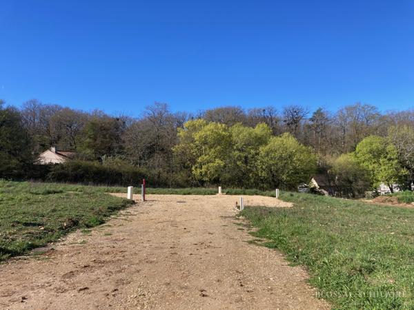 SAINT-BENOIT, terrain à bâtir de 593m²