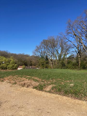 SAINT-BENOIT, terrain à bâtir de 593m²