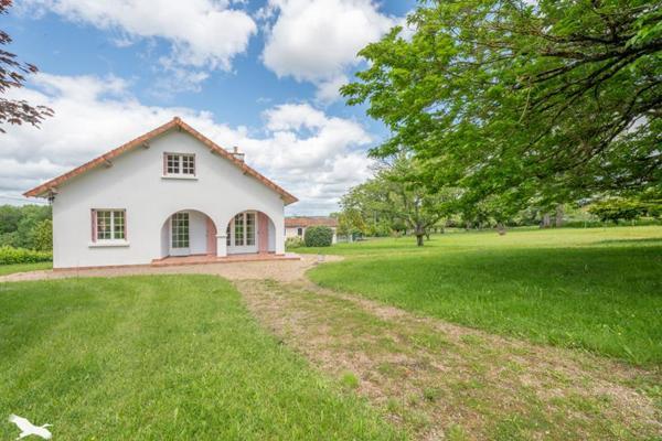Maison à vendre |  Chassenon |  7 pièces | 136 m²