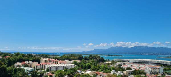 Pointe-à-Pitre (97110) Grand T4 vue mer unique