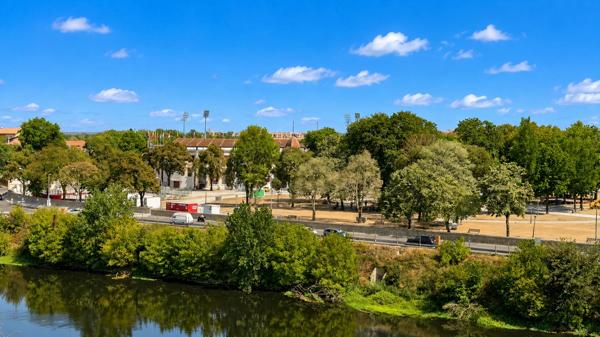 À LOUER MEUBLÉ À DAX CENTRE – APPARTEMENT T2 DE 46,09 M² AVEC TERRASSE ET PARKING