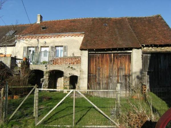 Maison d'habitation ancienne avec jardin et dépendances