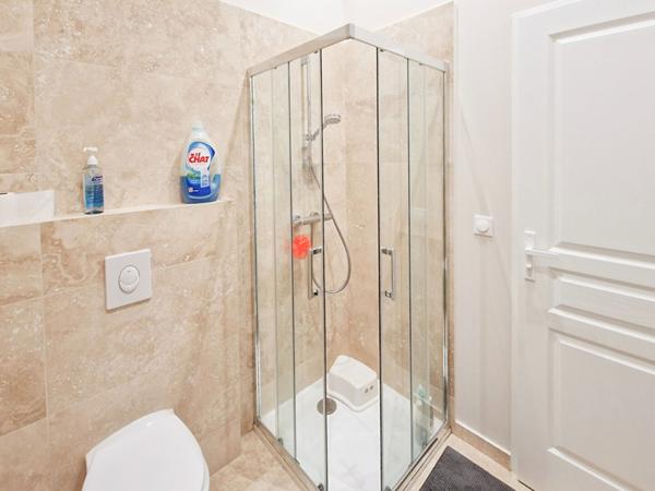 Gardanne - 2 logements - T2 et studio - 58m2 - plafond cathédrale - refaits à neuf - belles prestations