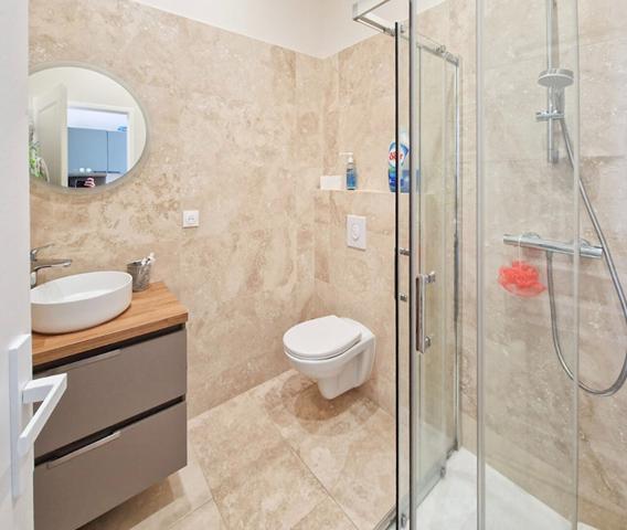 Gardanne - 2 logements - T2 et studio - 58m2 - plafond cathédrale - refaits à neuf - belles prestations