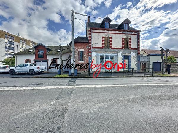 Immeuble à vendre    8 pièces •  Commentry
