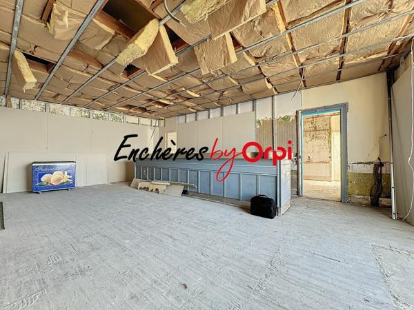 Immeuble à vendre    8 pièces •  Commentry