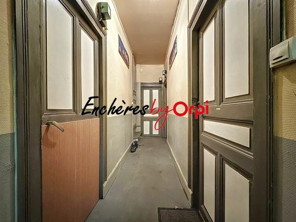 Immeuble à vendre    8 pièces •  Commentry
