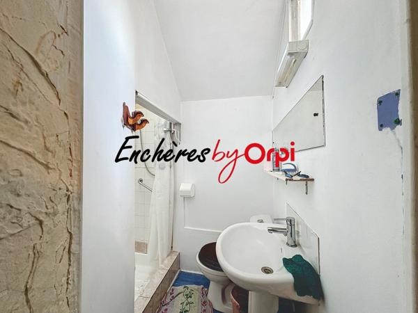 Immeuble à vendre    8 pièces •  Commentry