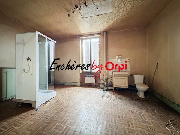 Immeuble à vendre    8 pièces •  Commentry