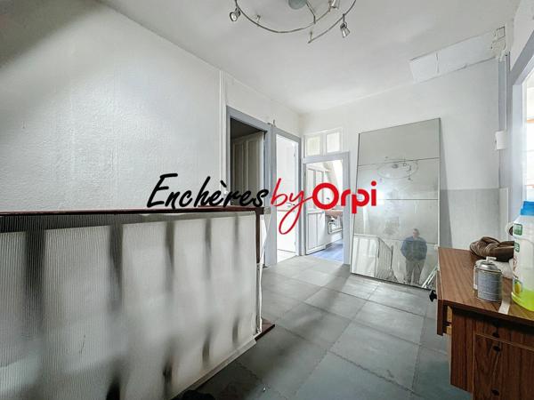 Immeuble à vendre    8 pièces •  Commentry