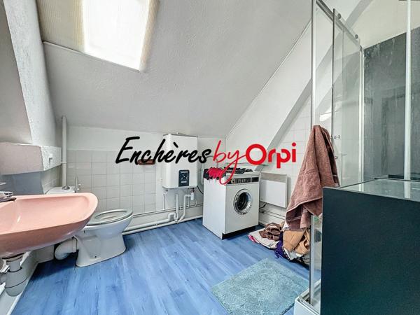 Immeuble à vendre    8 pièces •  Commentry