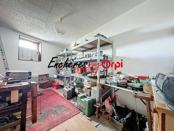 Immeuble à vendre    8 pièces •  Commentry