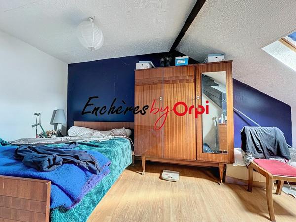 Immeuble à vendre    8 pièces •  Commentry