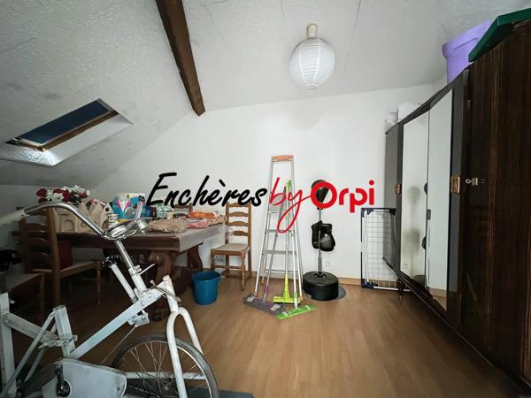 Immeuble à vendre    8 pièces •  Commentry