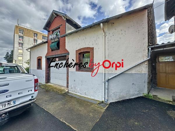 Immeuble à vendre    8 pièces •  Commentry