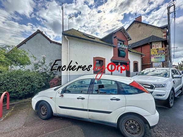 Immeuble à vendre    8 pièces •  Commentry