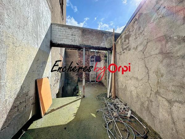 Immeuble à vendre    8 pièces •  Commentry