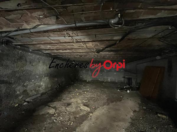 Immeuble à vendre    8 pièces •  Commentry