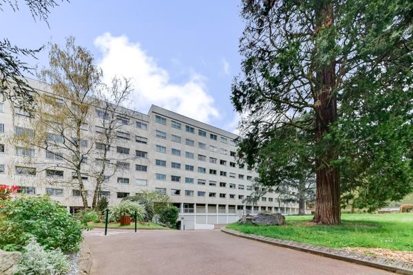 Ecully, dans résidence de standing appartement familial avec terrasse de 120 m2