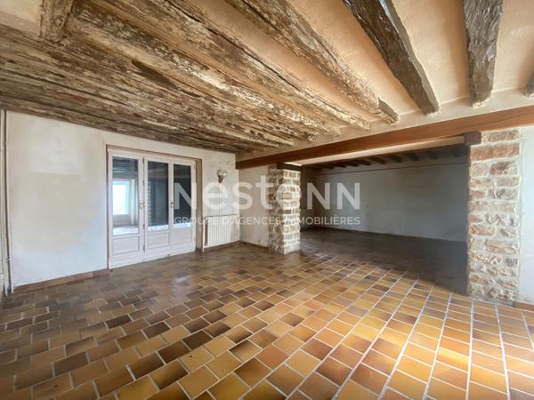 Maison en pierre offrant de jolis volumes et un très grand potentiel ! Terrain de 1 505 m2