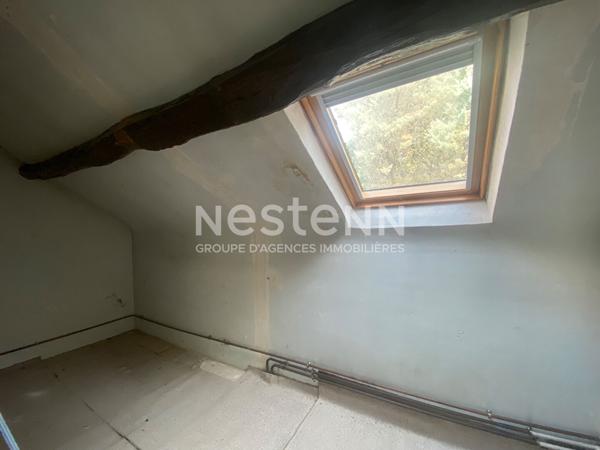 Maison en pierre offrant de jolis volumes et un très grand potentiel ! Terrain de 1 505 m2