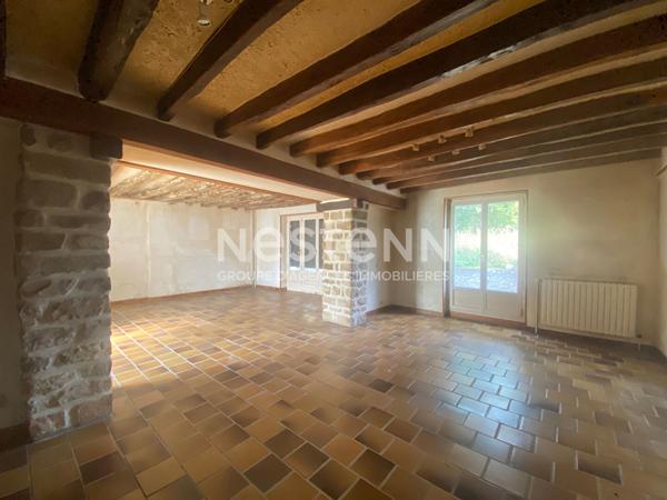 Maison en pierre offrant de jolis volumes et un très grand potentiel ! Terrain de 1 505 m2