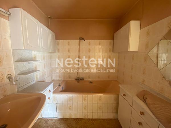 Maison en pierre offrant de jolis volumes et un très grand potentiel ! Terrain de 1 505 m2