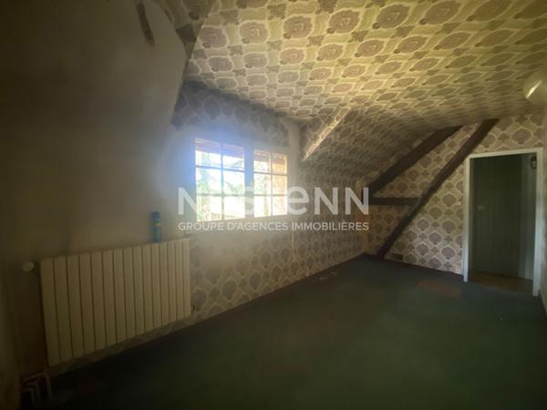 Maison en pierre offrant de jolis volumes et un très grand potentiel ! Terrain de 1 505 m2