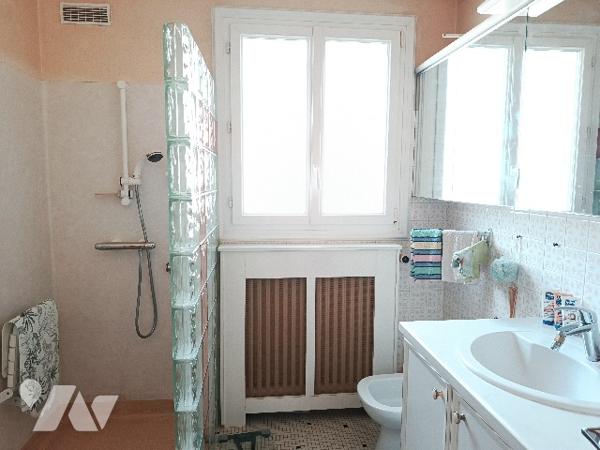 PAVILLON ARTISANAL GRANDE SUPERFICIE PROCHE TOUTES COMMODITES