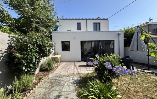 Vente Maison de ville 3 chambres - dépendance de 23.5 m2 rénové(e) Les sables-d'olonne   