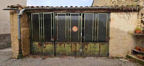 Maison de village avec grand garage et terrasses