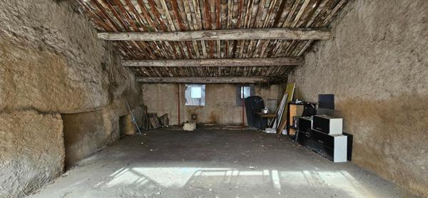 Maison de village avec grand garage et terrasses