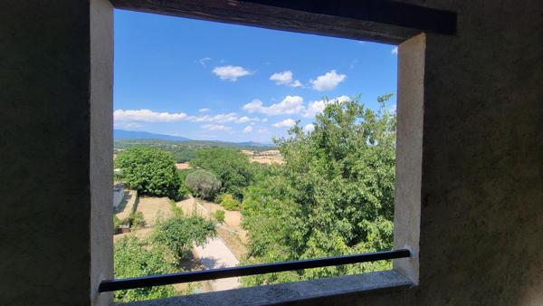 Maison de village avec grand garage et terrasses