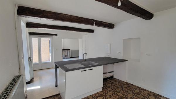 Maison de village avec grand garage et terrasses