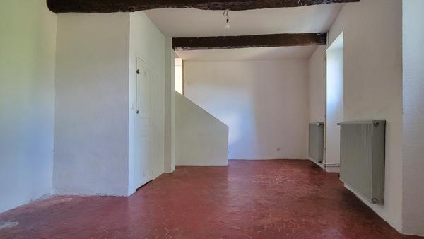 Maison de village avec grand garage et terrasses