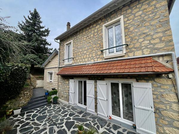 Maison Vaureal 6 pièce(s) 109.92 m2 €359 900 ** - Référence 2269