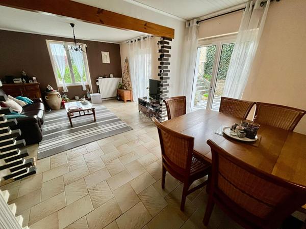 Maison Vaureal 6 pièce(s) 109.92 m2 €359 900 ** - Référence 2269